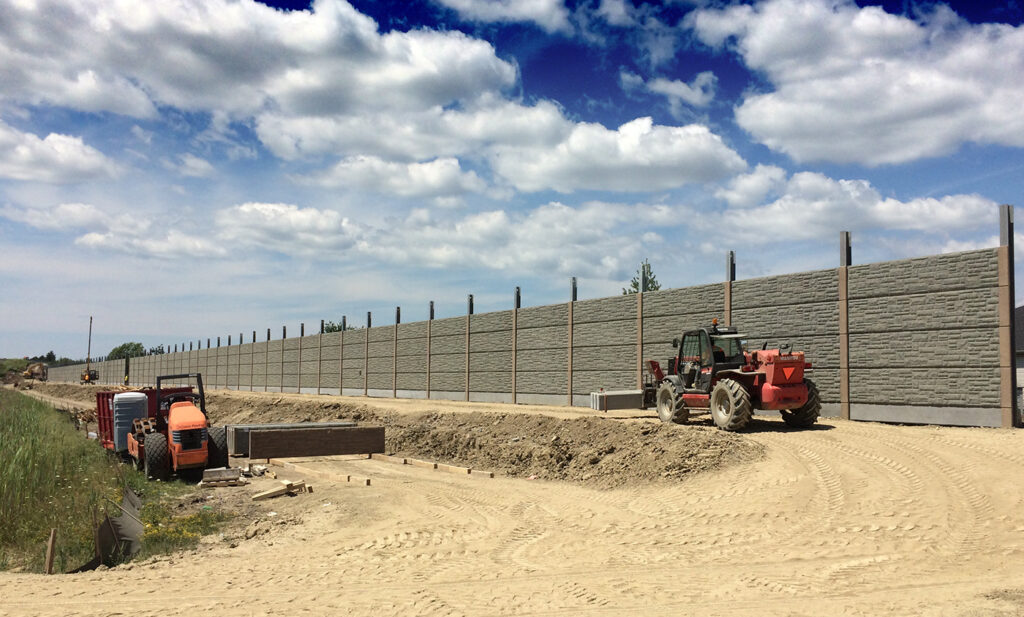 Building Durisol Noise Barrier Walls on Highway 401 - Windsor, ON