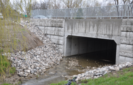 A Retain-A-Rock retaining wall system at Dodd's Creek Culvert in St. Thomas, ON.