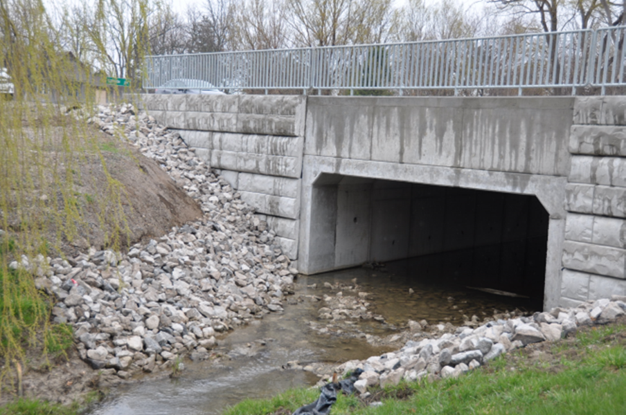 A Retain-A-Rock retaining wall system at Dodd's Creek Culvert in St. Thomas, ON.